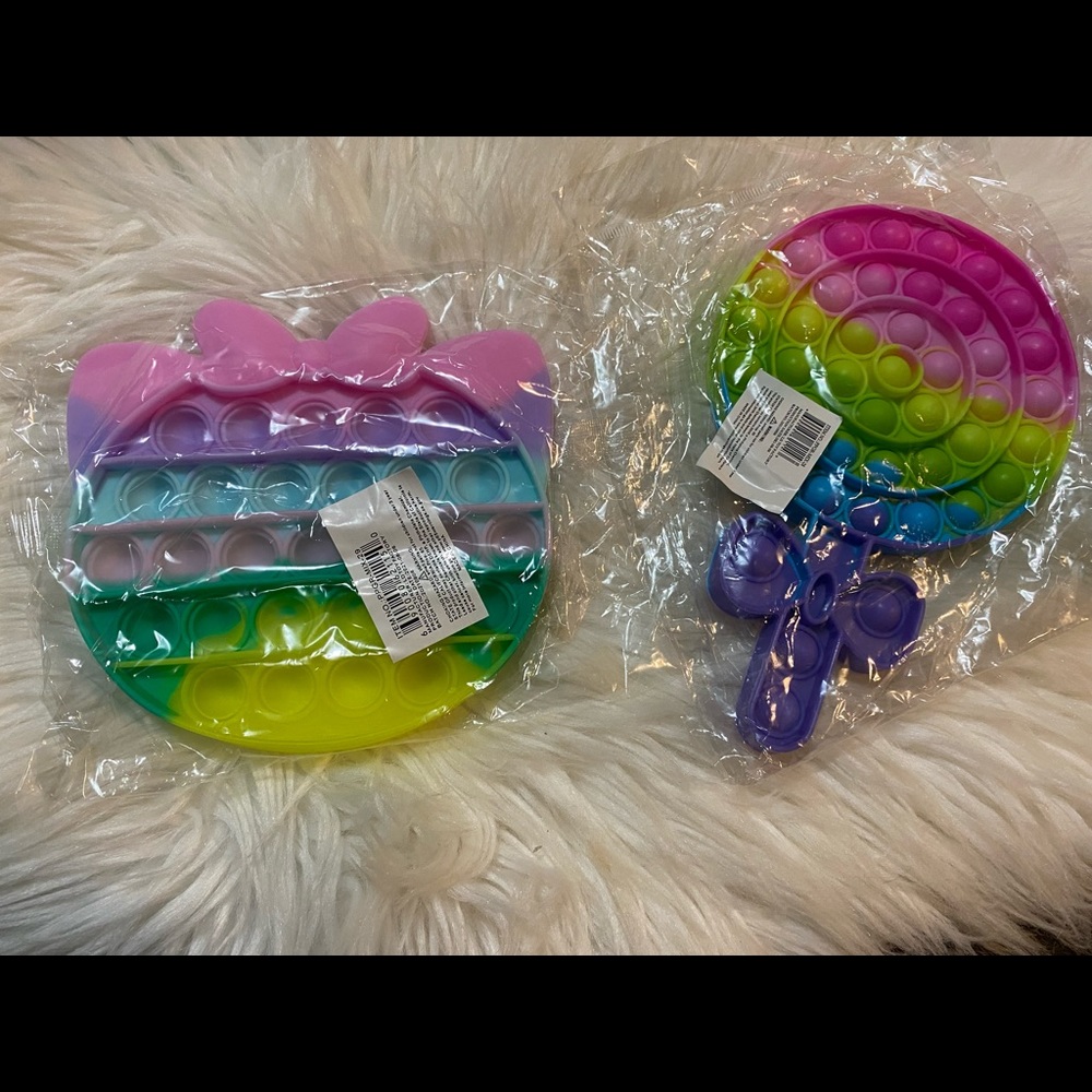 Pop it cat with bow and flower